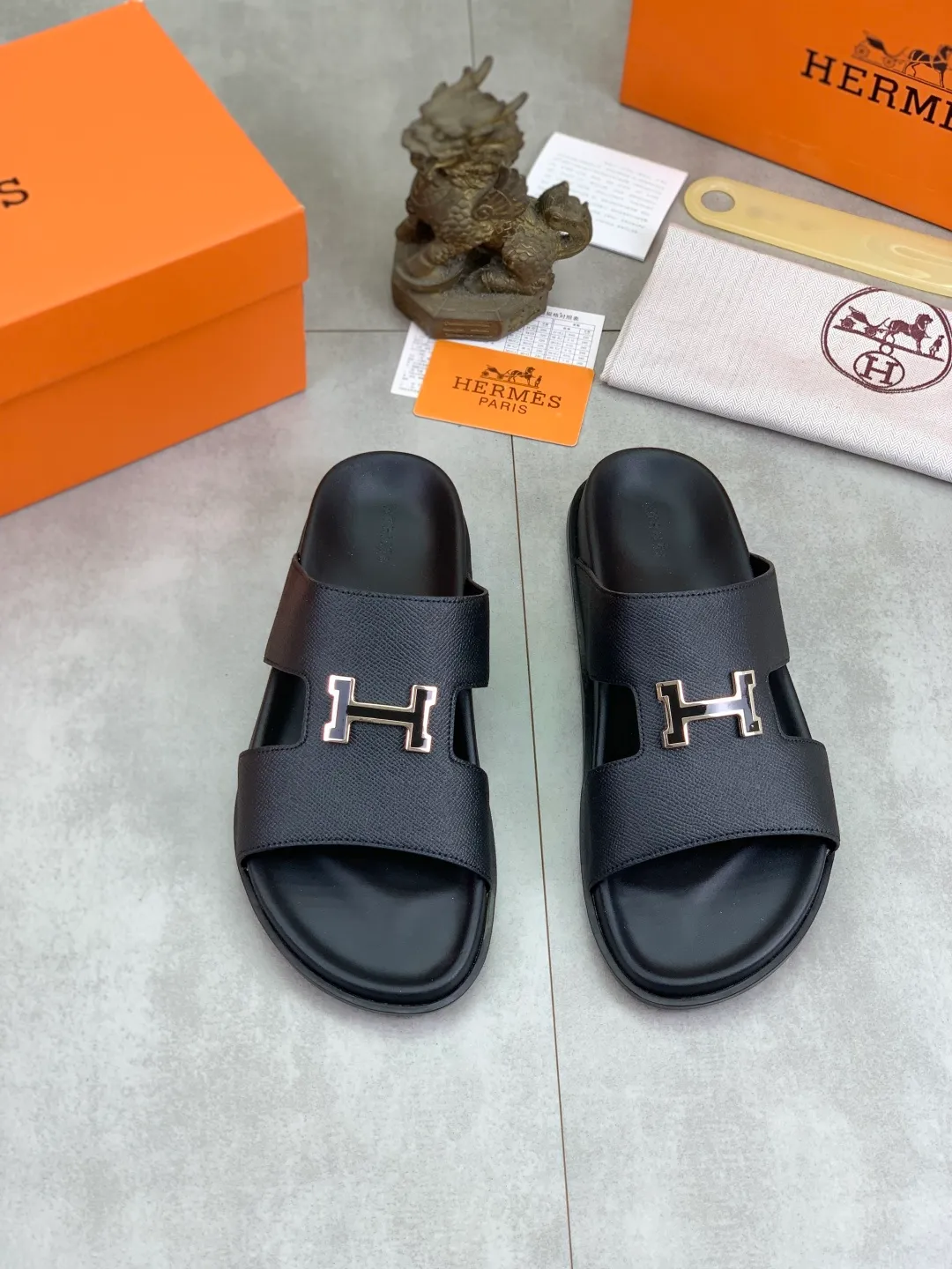 Men's shoes 💰P440 New [HERMES] high-end quality new Hermès slippers, made of imported calfskin, wear-resistant and non-slip rubber outsole. Fashionable and elegant code number: 39-44 (38 45 46 customized)